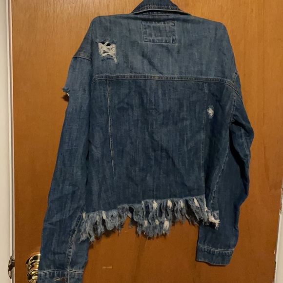 NWOT 🤍 distressed jean jacket - Picture 2 of 4